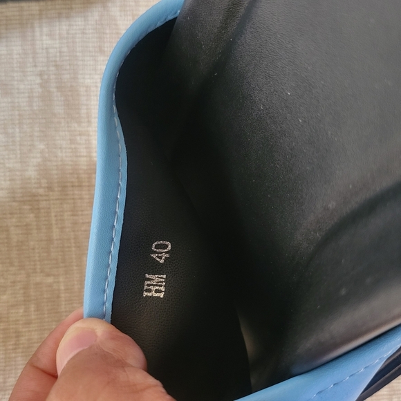 Fendi Diagonal Slides
BrownFF jacquard leather slides - Picture 6 of 10